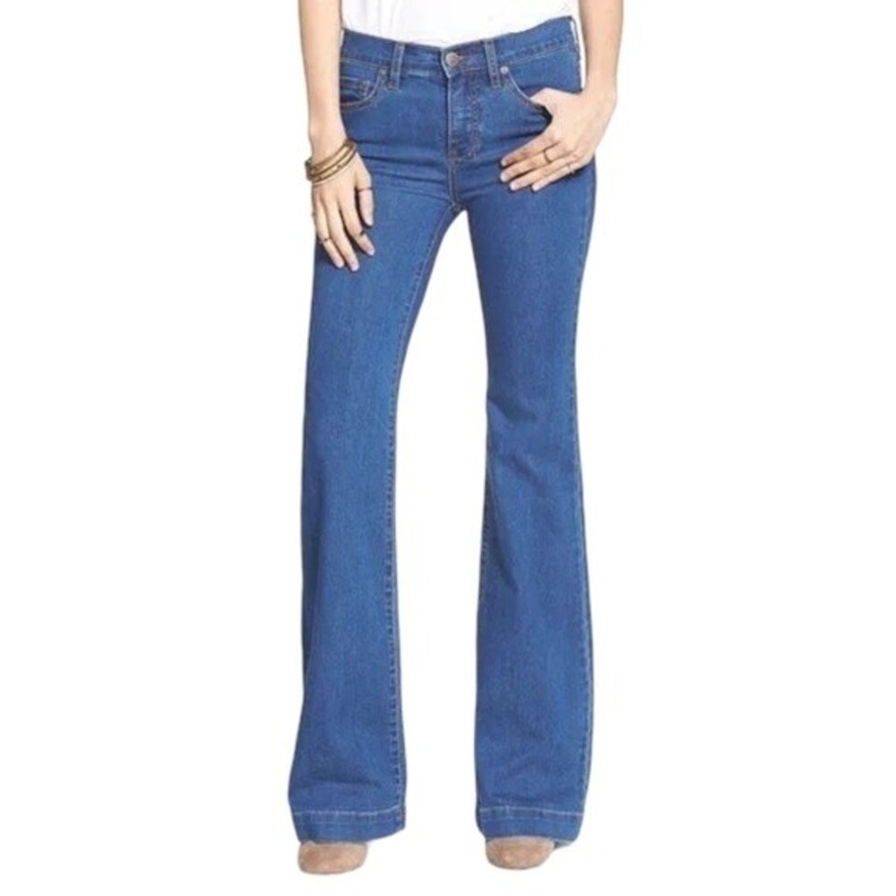 Free People Gummy Flare Jeans Mid Rise Dallas Medium Wash Stretch Denim Size 29